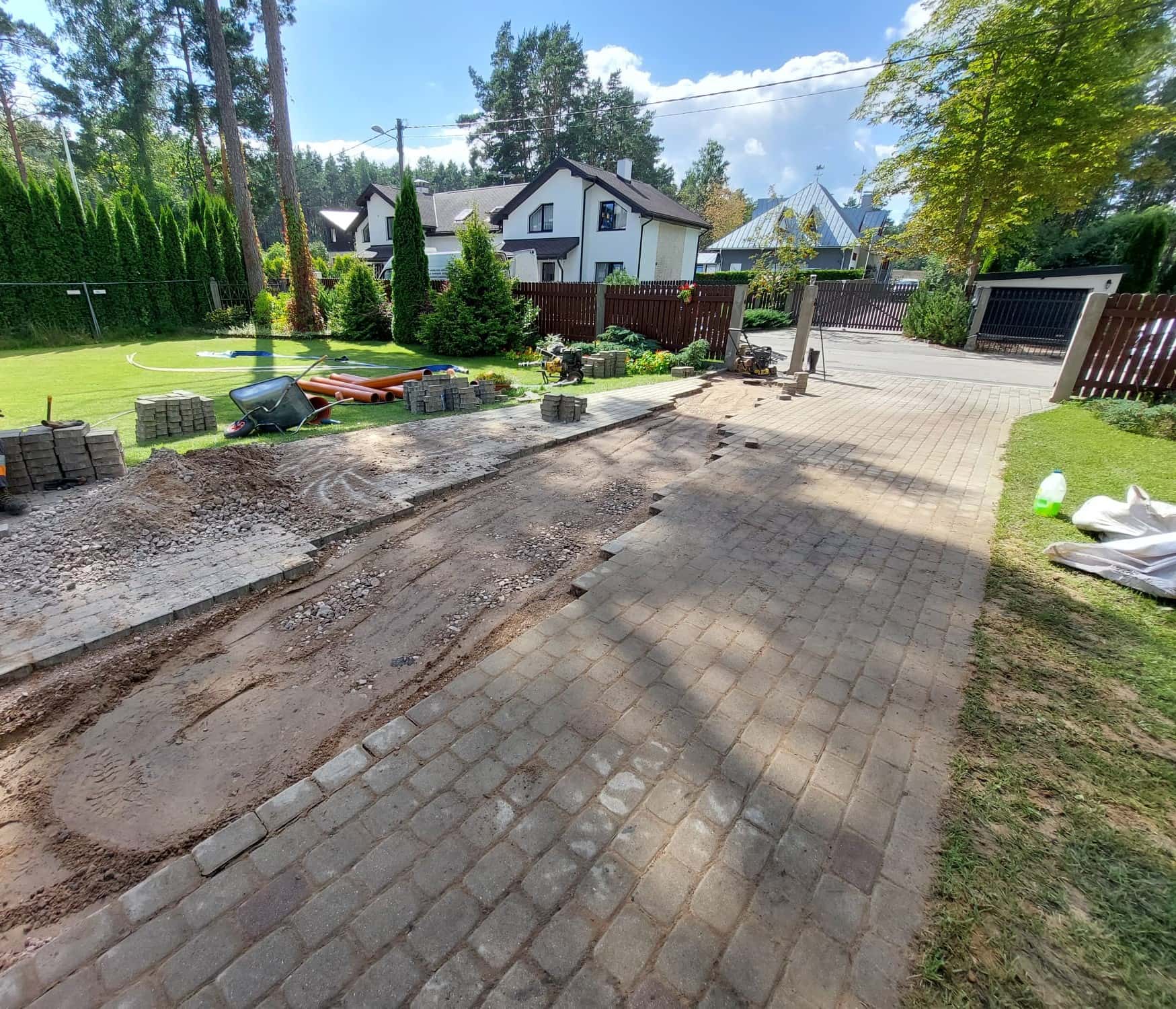 Работы по подключению воды и канализации к центральным сетям